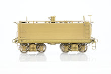 Load image into Gallery viewer, HO Brass Oriental Limited GN - Great Northern Water Car Also Used As Aux Tender
