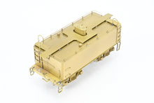 Load image into Gallery viewer, HO Brass Oriental Limited GN - Great Northern Water Car Also Used As Aux Tender
