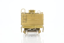Load image into Gallery viewer, HO Brass Oriental Limited GN - Great Northern Water Car Also Used As Aux Tender
