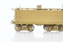 Load image into Gallery viewer, HO Brass Oriental Limited GN - Great Northern Water Car Also Used As Aux Tender
