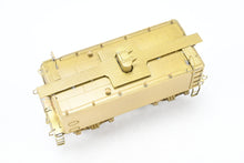 Load image into Gallery viewer, HO Brass Oriental Limited GN - Great Northern Water Car Also Used As Aux Tender
