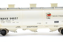 Load image into Gallery viewer, O Brass OMI - Overland Models, Inc. Various Roads NAHX - NAAS Foods, Inc. North American Hopper (PD 3000-3) Factory Painted No. 94657
