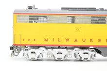 Load image into Gallery viewer, O Brass OMI - Overland Models, Inc. MILW - Milwaukee Road EMD E8/9B w/o Port Holes Custom Painted No. 32B AS-IS
