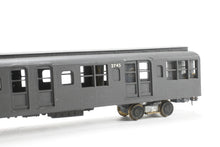 Load image into Gallery viewer, HO Q Car Company BMT – Brooklyn-Manhattan Transit Corporation 2500-2599 Series Trailer Cars 2-Pack Custom Built and Painted NO BOX
