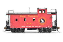 Load image into Gallery viewer, HO Brass AMC - American model Company GN - Great Northern 25 Foot Wood Caboose C/P #X643
