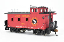 Load image into Gallery viewer, HO Brass AMC - American model Company GN - Great Northern 25 Foot Wood Caboose C/P #X643
