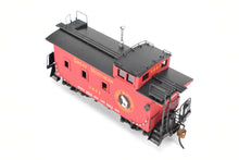 Load image into Gallery viewer, HO Brass AMC - American model Company GN - Great Northern 25 Foot Wood Caboose C/P #X643
