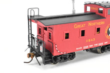 Load image into Gallery viewer, HO Brass AMC - American model Company GN - Great Northern 25 Foot Wood Caboose C/P #X643
