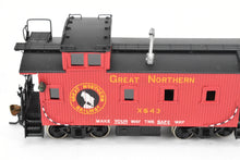 Load image into Gallery viewer, HO Brass AMC - American model Company GN - Great Northern 25 Foot Wood Caboose C/P #X643
