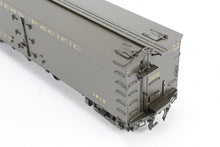 Load image into Gallery viewer, HO Brass W&amp;R - W&amp;R Enterprises NP - Northern Pacific Express Reefer #1800 - 1899 Version 3 Factory Painted Pullman Green Large Herald No. 1810
