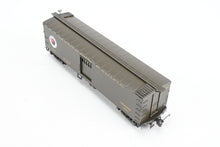 Load image into Gallery viewer, HO Brass W&amp;R - W&amp;R Enterprises NP - Northern Pacific Express Boxcar 5’ Door #1890 - 1899 Version 2 Factory Painted Pullman Green No. 1890
