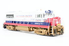 Load image into Gallery viewer, HO Bowser "Executive Line" SP - Southern Pacific GE U-25B FP No. 6800 Bicentennial Scheme
