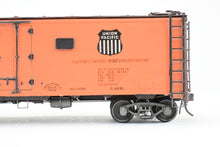 Load image into Gallery viewer, O Brass PSC - Precision Scale Co. PFE - Pacific Fruit Express 40’ Steel Reefer with Wood Roof Walk Circa 1945 CP No. 45682 BAD LETTERING
