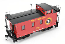 Load image into Gallery viewer, O Brass Oriental Limited GN - Great Northern 25 Foot Wood Caboose CP #X351 w/Slogan
