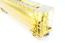 Load image into Gallery viewer, O Brass OMI - Overland Models, Inc. UP - Union Pacific CH-90-5 Cylindrical Covered Hopper

