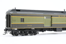 Load image into Gallery viewer, HO Brass W&amp;R Enterprises NP - Northern Pacific Baggage Car Nos. 1500 - 1515 Custom Painted Pine Tree No. 1512
