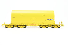 Load image into Gallery viewer, HO Brass CON OMI - Overland Models, Inc. FEC - Florida East Coast NASA Shuttle Solid Rocket Motor Rail Car Factory Painted No. 100
