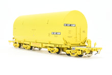 Load image into Gallery viewer, HO Brass CON OMI - Overland Models, Inc. FEC - Florida East Coast NASA Shuttle Solid Rocket Motor Rail Car Factory Painted No. 100
