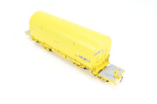 Load image into Gallery viewer, HO Brass CON OMI - Overland Models, Inc. FEC - Florida East Coast NASA Shuttle Solid Rocket Motor Rail Car Factory Painted No. 100
