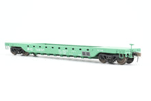 Load image into Gallery viewer, HO Brass Railworks PC - Penn Central F-49 Well Flat Car Factory Painted No. 768157
