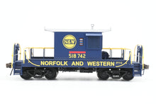 Load image into Gallery viewer, HO Brass OMI - Overland Models, Inc. N&amp;W - Norfolk &amp; Western R-1 Transfer Caboose Factory Painted No. 518742
