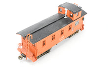 Load image into Gallery viewer, HO Brass Signal House Models, Inc. CB&amp;Q - Burlington Route Wood Caboose Custom Painted
