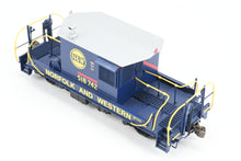 Load image into Gallery viewer, HO Brass OMI - Overland Models, Inc. N&amp;W - Norfolk &amp; Western R-1 Transfer Caboose Factory Painted No. 518742
