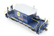 Load image into Gallery viewer, HO Brass OMI - Overland Models, Inc. N&amp;W - Norfolk &amp; Western R-1 Transfer Caboose Factory Painted No. 518742
