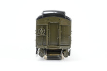 Load image into Gallery viewer, HO Brass Oriental Limited GN - Great Northern HW 60 Foot RPO #25-36 Custom Painted NP - Northern Pacific 95
