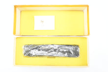 Load image into Gallery viewer, HO Brass Oriental Limited GN - Great Northern HW 60 Foot RPO #25-36 Custom Painted NP - Northern Pacific 95
