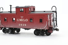 Load image into Gallery viewer, HO Brass Hallmark Models GM&amp;O - Gulf Mobile &amp; Ohio Wood Sheathed Caboose CP No. 2829 w/ Light Weathering
