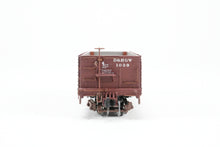 Load image into Gallery viewer, HOn3 Blackstone Models D&amp;RGW - Denver &amp; Rio Grande Western High Side Gondola Flying Grande Herald No. 1039
