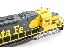 Load image into Gallery viewer, HO Brass Overland Models, Inc. ATSF - Santa Fe EMD SD40-2 &quot;Snoot Nose&quot; Custom Painted No. 5021
