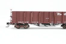 Load image into Gallery viewer, HOn3 Blackstone Models D&amp;RGW - Denver &amp; Rio Grande Western High Side Gondola Flying Grande Herald No. 1012
