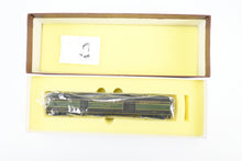 Load image into Gallery viewer, HO Brass W&amp;R Enterprises NP - Northern Pacific Baggage Auto Car Nos. 1587 - 1591 Factory Painted 1946 NCL No. 1589
