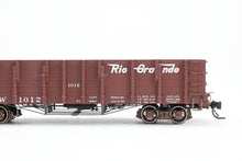 Load image into Gallery viewer, HOn3 Blackstone Models D&amp;RGW - Denver &amp; Rio Grande Western High Side Gondola Flying Grande Herald No. 1012
