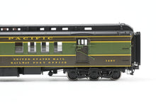 Load image into Gallery viewer, HO Brass W&amp;R Enterprises NP - Northern Pacific Mail &amp; Express Car 1402 - 1421 Factory Painted 1946 NCL No. 1407
