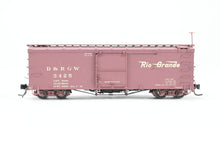 Load image into Gallery viewer, HOn3 Blackstone Models D&amp;RGW - Denver &amp; Rio Grande Western 30&#39; Box Car Flying Grande Herald No. 3425
