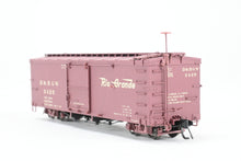 Load image into Gallery viewer, HOn3 Blackstone Models D&amp;RGW - Denver &amp; Rio Grande Western 30&#39; Box Car Flying Grande Herald No. 3425
