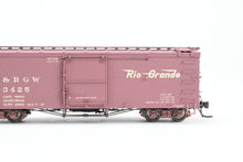 Load image into Gallery viewer, HOn3 Blackstone Models D&amp;RGW - Denver &amp; Rio Grande Western 30&#39; Box Car Flying Grande Herald No. 3425

