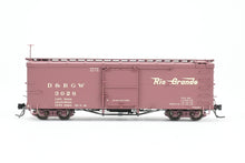 Load image into Gallery viewer, HOn3 Blackstone Models D&amp;RGW - Denver &amp; Rio Grande Western 30&#39; Box Car Flying Grande Herald No. 3028
