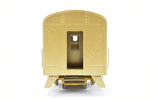 Load image into Gallery viewer, HO Brass Oriental Limited GN - Great Northern Heavyweight Streamstyled Deluxe Coach Nos. 944-949
