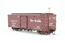 Load image into Gallery viewer, HOn3 Blackstone Models D&amp;RGW - Denver &amp; Rio Grande Western 30&#39; Box Car Flying Grande Herald No. 3000
