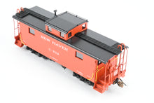 Load image into Gallery viewer, HO Brass OMI - Overland Models, Inc. NH - New Haven NE-5 Steel Caboose FP #C-512
