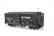Load image into Gallery viewer, HOn3 Blackstone Models D&amp;RGW - Denver &amp; Rio Grande Western 5500 Series 30&#39; Double Deck Stock Car Flying Grande Herald No. 5609
