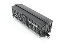 Load image into Gallery viewer, HOn3 Blackstone Models D&amp;RGW - Denver &amp; Rio Grande Western 5500 Series 30&#39; Double Deck Stock Car Flying Grande Herald No. 5609
