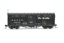 Load image into Gallery viewer, HOn3 Blackstone Models D&amp;RGW - Denver &amp; Rio Grande Western 5500 Series 30&#39; Double Deck Stock Car Flying Grande Herald No. 5710
