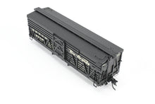 Load image into Gallery viewer, HOn3 Blackstone Models D&amp;RGW - Denver &amp; Rio Grande Western 5500 Series 30&#39; Double Deck Stock Car Flying Grande Herald No. 5710
