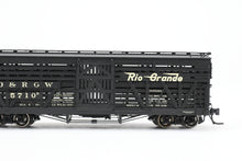 Load image into Gallery viewer, HOn3 Blackstone Models D&amp;RGW - Denver &amp; Rio Grande Western 5500 Series 30&#39; Double Deck Stock Car Flying Grande Herald No. 5710
