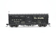 Load image into Gallery viewer, HOn3 Blackstone Models D&amp;RGW - Denver &amp; Rio Grande Western 5500 Series 30&#39; Double Deck Stock Car Flying Grande Herald No. 5803
